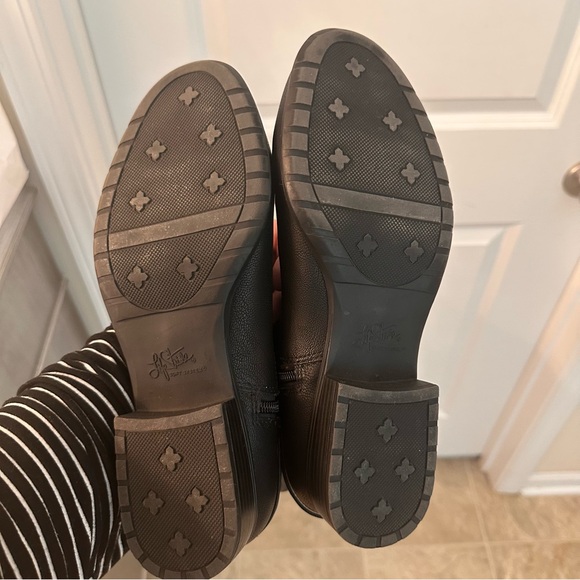 Tall boots. Riding boots. Black boots. Size 8.5 black boots. 8.5M boots. - Picture 6 of 9